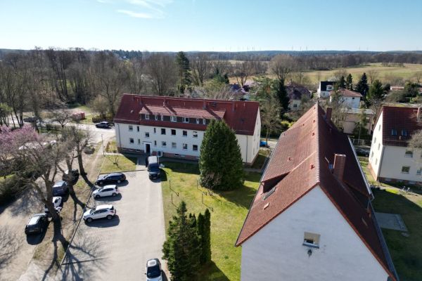 Drohnenaufnahme mit Straße
