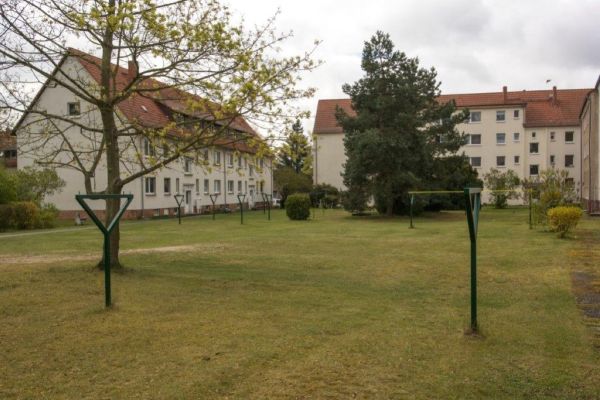 Haus vor Wiese
