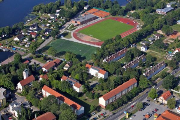 Luftaufnahme Wohngebiet mit Sportplatz